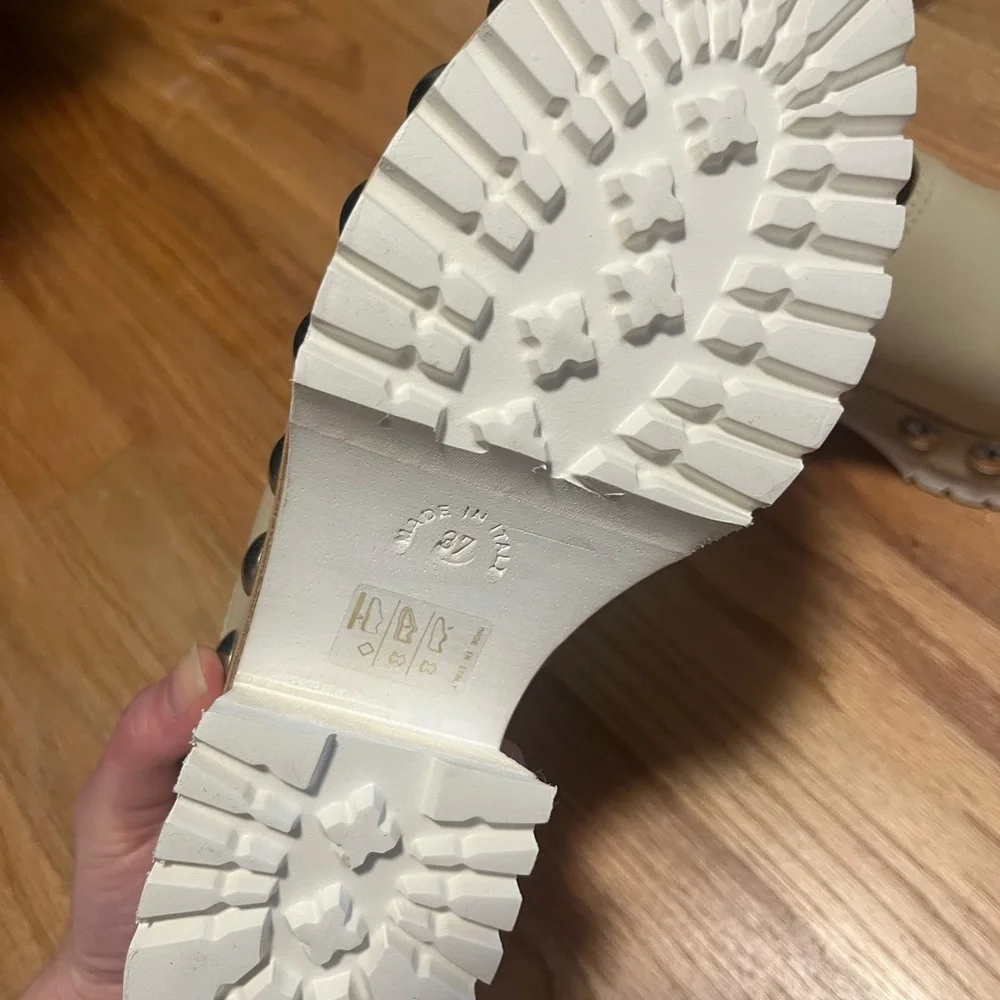 Labucq Cream Clog with Silver Studs - Picture 4 of 4